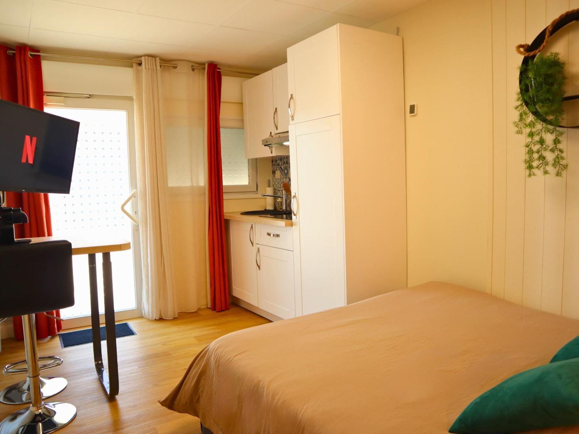 Studio Moderne Et Tout Equipe Au Coeur De Bourbourg - Gare A Proximite Luaran gambar